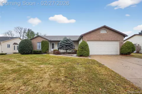 7479 Country Meadow Dr, Swartz Creek, MI 48473