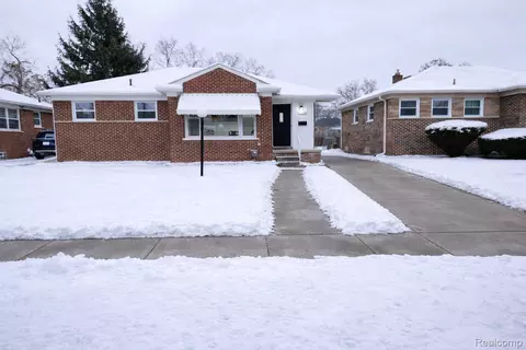 22120 Beverly St, Oak Park, MI 48237