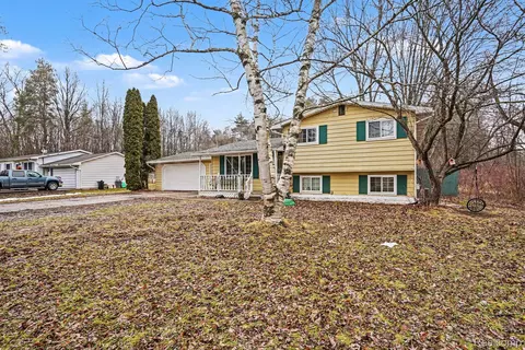 5429 Wakefield Rd, Grand Blanc, MI 48439