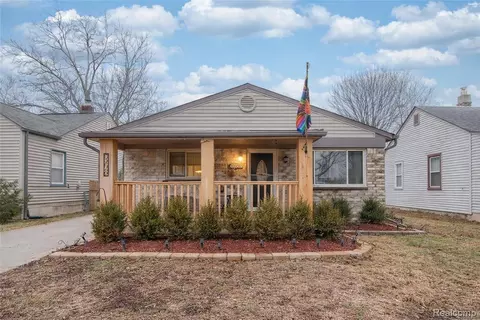 5739 Harrison St, Garden City, MI 48135