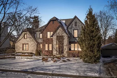 1525 Yosemite Blvd, Birmingham, MI 48009