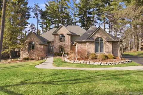 5306 Hidden Pines Ct, Genoa, MI 48116