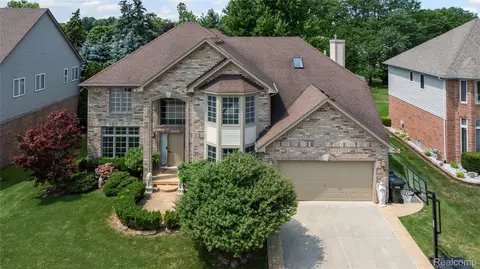 35839 Bella Sera Dr, Sterling Heights, MI 48312