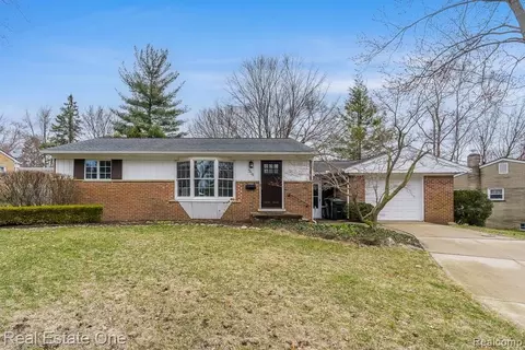 354 Reitman Ct, Rochester Hills, MI 48307