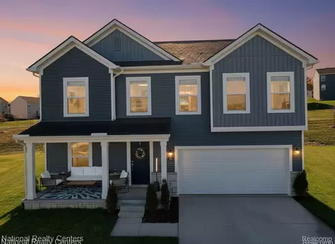 333 Saddleback Ct, White Lake, MI 48386