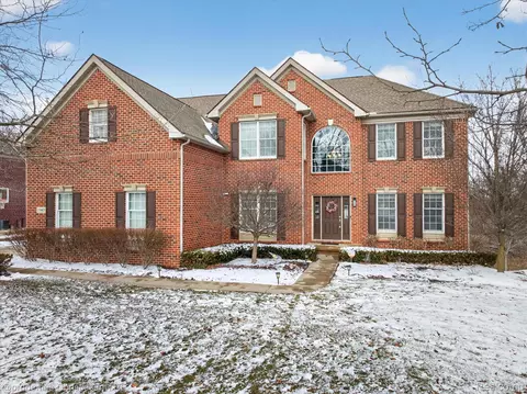 15465 Prestwick Cir N, Northville, MI 48168