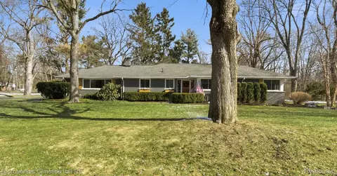 4305 Meadowlane Ct, Bloomfield Hills, MI 48304
