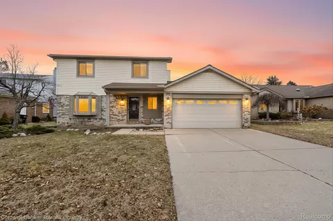 8895 Knolson Ave, Livonia, MI 48150