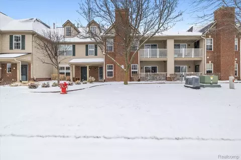 4127 Kirkway Ct #99, Genoa, MI 48843