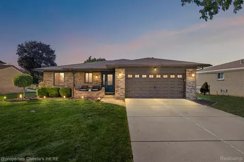 37655 Douglas Ct, Sterling Heights, MI 48310
