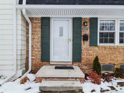 19347 Andover Ct, Northville, MI 48167