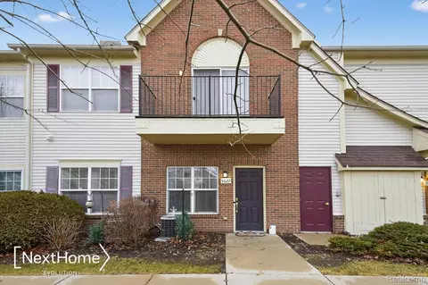 9627 Lakeside Dr, Ypsilanti, MI 48197