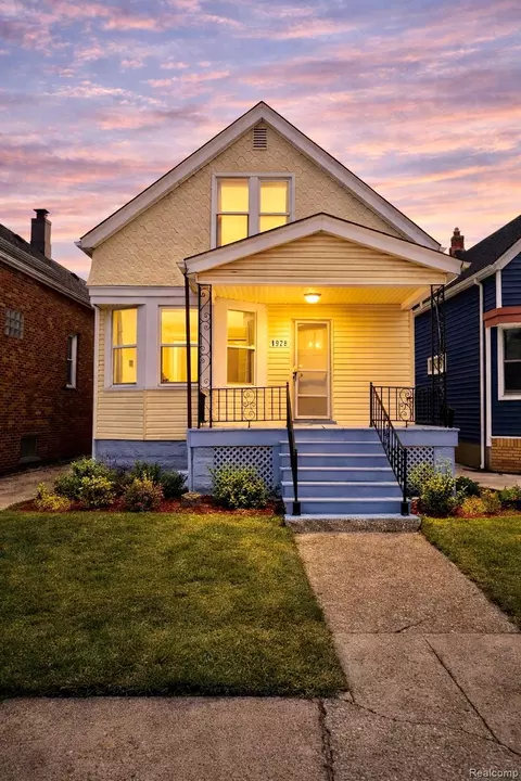 1928 Yemans St, Hamtramck, MI 48212