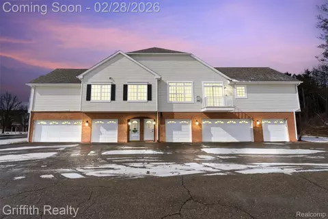 636 Olde English Cir, Howell, MI 48855