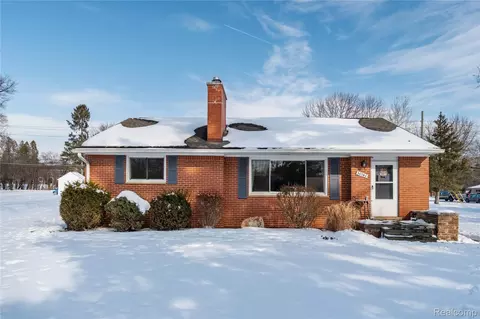 30740 W 11 Mile Rd, Farmington Hills, MI 48336