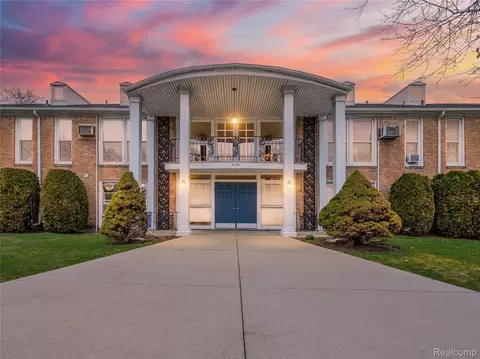 2230 W 14 Mile Rd #31, Royal Oak, MI 48073