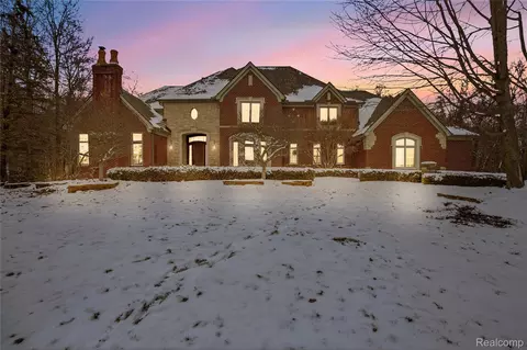 2023 Dean Dr, Washington, MI 48094