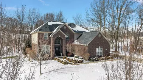 3816 High View Dr, Oxford, MI 48371