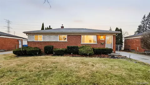 30745 Iroquois Dr, Warren, MI 48088