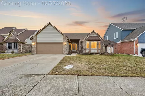 24479 Emily Dr, Brownstown, MI 48183