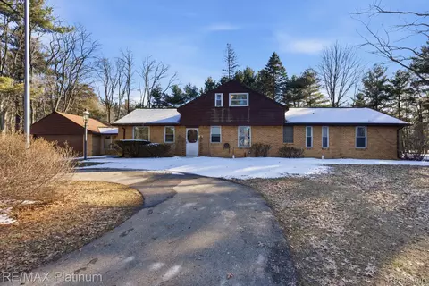 11180 Spencer Rd, Brighton, MI 48114
