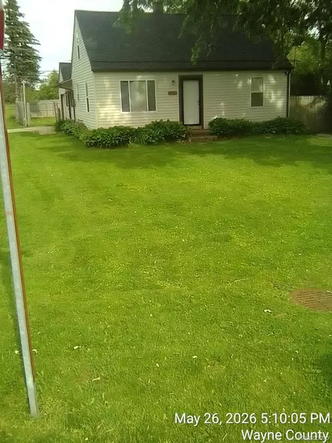 14405 Syracuse St, Taylor, MI 48180