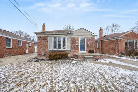20119 Meier Rd, Saint Clair Shores, MI 48081