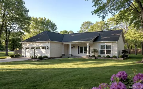 01 Pine St, Taylor, MI 48180