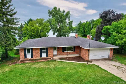 11476 Delmar Dr, Deerfield, MI 48430