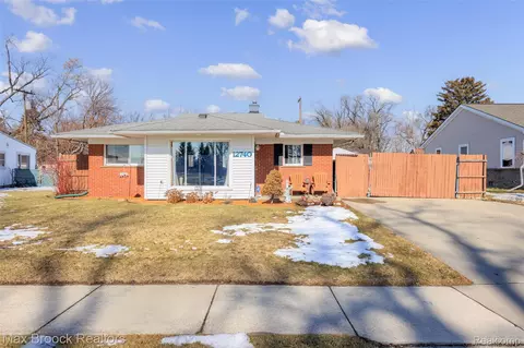 12740 Albany St, Oak Park, MI 48237