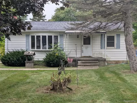 1056 Adams Rd, Burton, MI 48509