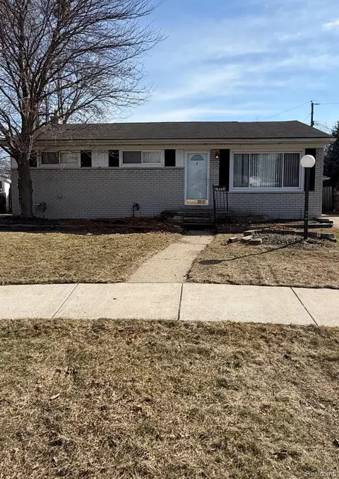 28800 Tawas Ct, Madison Heights, MI 48071