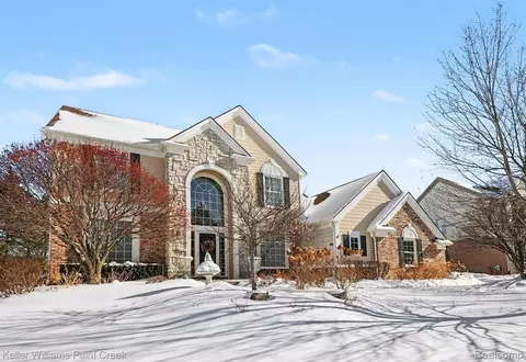 4179 Wincrest Ln, Oakland, MI 48306
