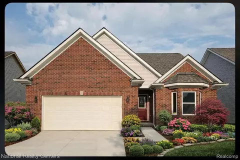 317 Devonshire Dr #9, Lapeer, MI 48446