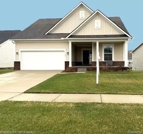 8126 Carston Ln, Green Oak, MI 48116