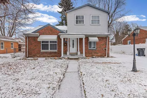 29288 Park St, Roseville, MI 48066