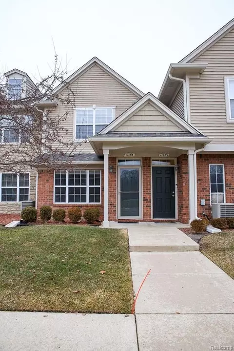 11405 N Woods Dr, Shelby Township, MI 48317