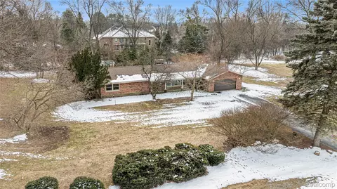 1085 Frankel Ln, Bloomfield Township, MI 48302