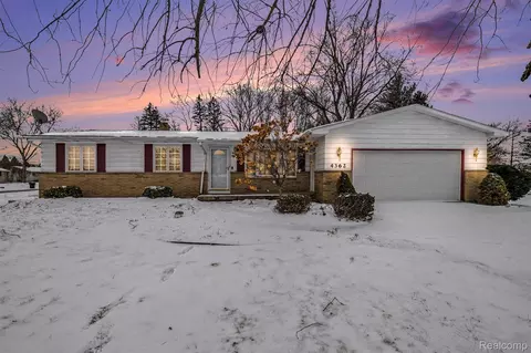 4362 Meadowlark Dr, Grand Blanc, MI 48439