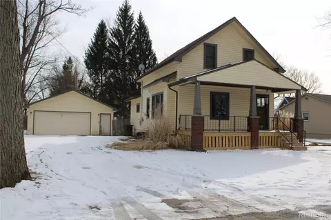209 Maple St, Almont, MI 48003
