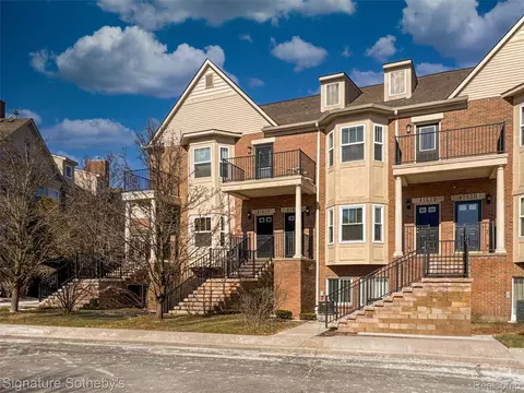 41614 Hamlet Ln #57, Novi, MI 48375