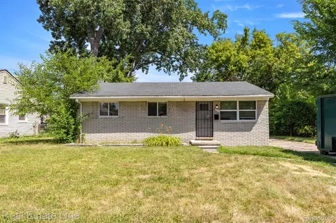 29522 Grandview St, Inkster, MI 48141