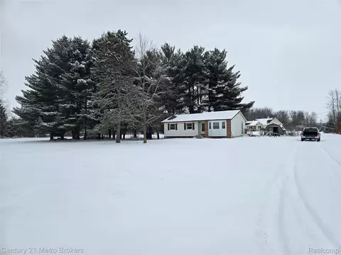 4493 Ward Rd, North Branch, MI 48461