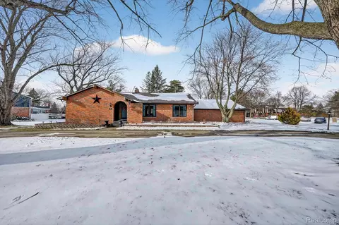 5397 Sutton Pl, Grand Blanc, MI 48439