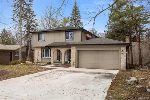 21739 Parklane St, Farmington Hills, MI 48335
