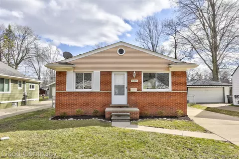 550 Roth Blvd, Clawson, MI 48017