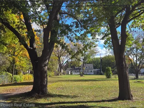 4139 Moulton Dr, Flint, MI 48507