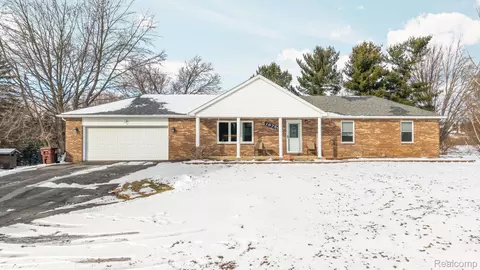 19750 Ivey Rd, Sylvan, MI 48118