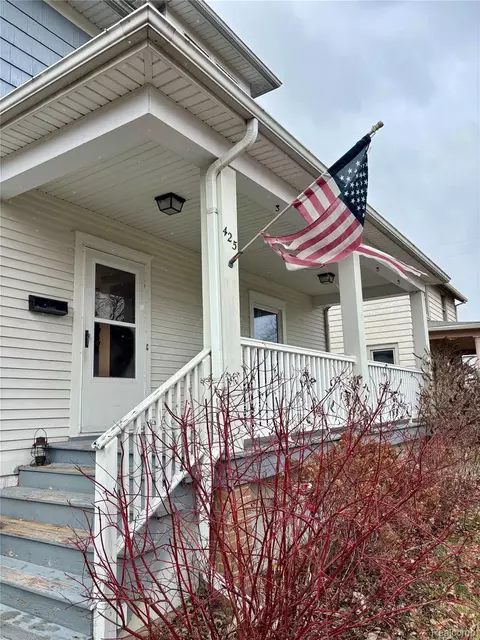 425 Fern Ct, Monroe, MI 48162