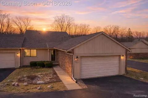35631 Heritage Ln, Farmington Hills, MI 48335